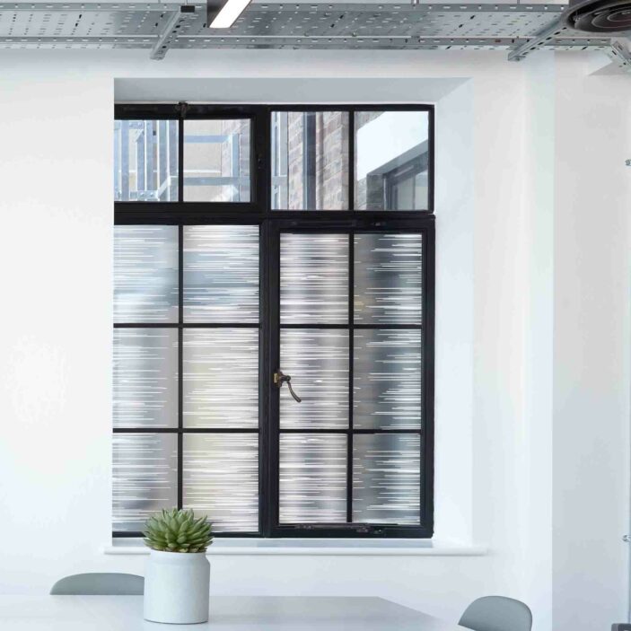 stickpretty_sheer_privacy_window_nmotion_wh.jpg stickpretty_sheer_privacy_window_nmotion_wh.jpg